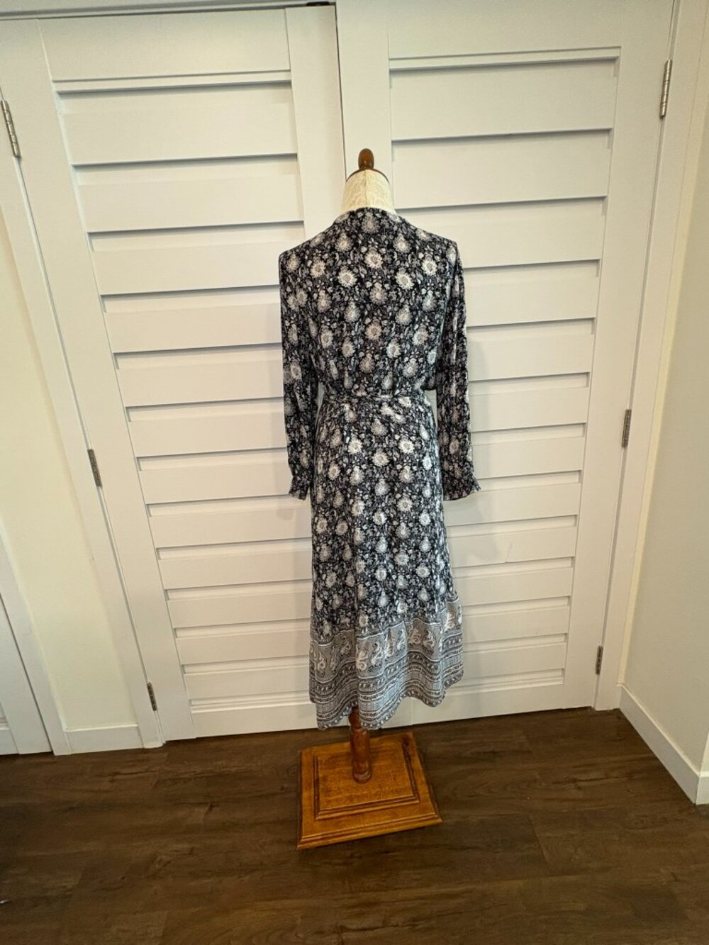 Lucky Brand Black White Paisley Floral Boho Festival Beth Dutton Wrap Midi Dress - Picture 11 of 14